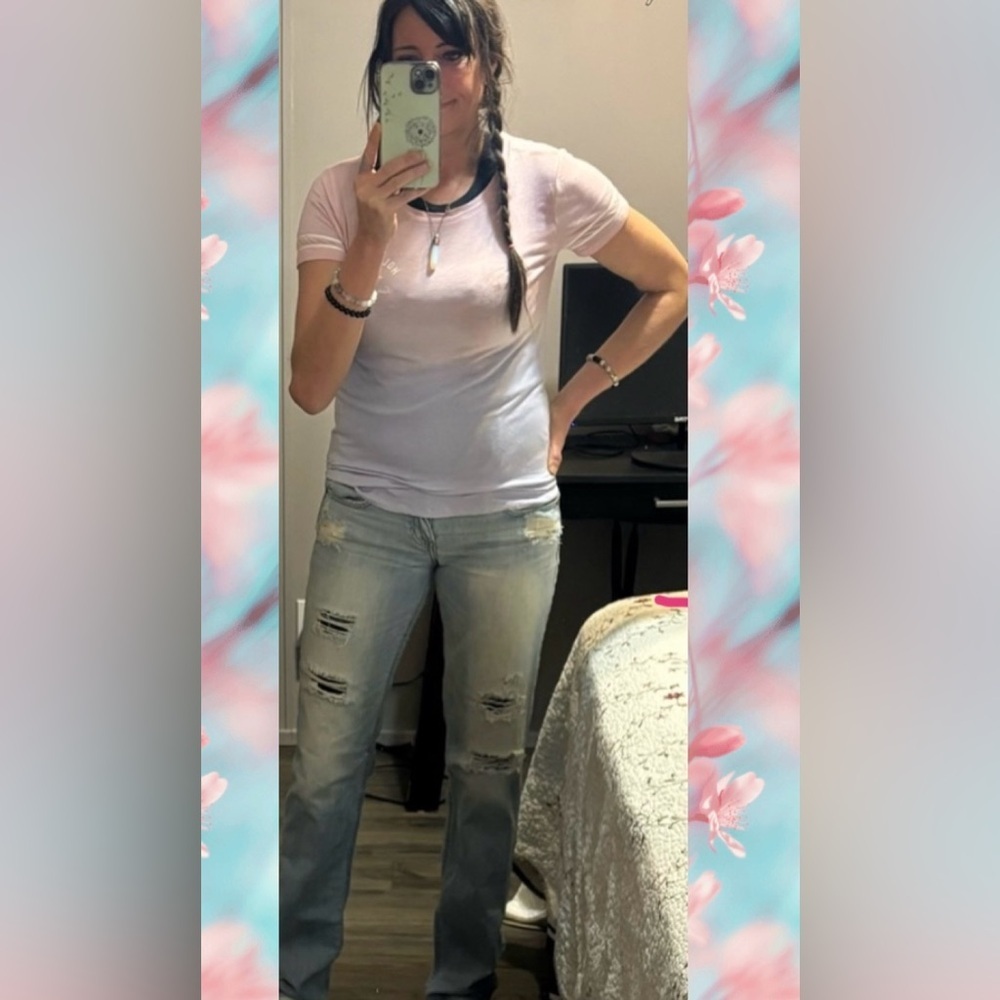 Hollister Outfit
Jeans & Shirt
Sz. 3 Jeans
Shirt Sz. Med
Cute, Classic, Confort